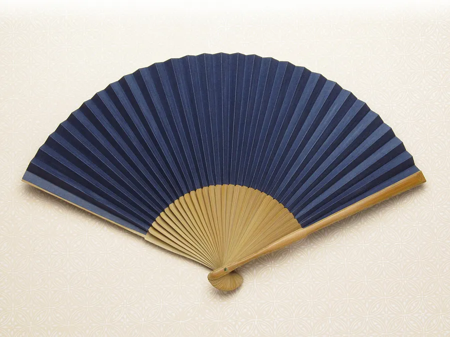 開く